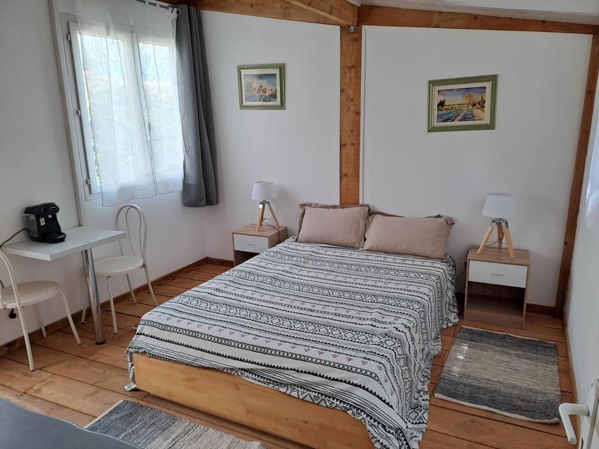 Chambre Basilic 2P, 2 Nuits Max, Dans Petit Chalet 6Km Du Festival De Piano De La Roque D'Antheron Rognes Екстер'єр фото